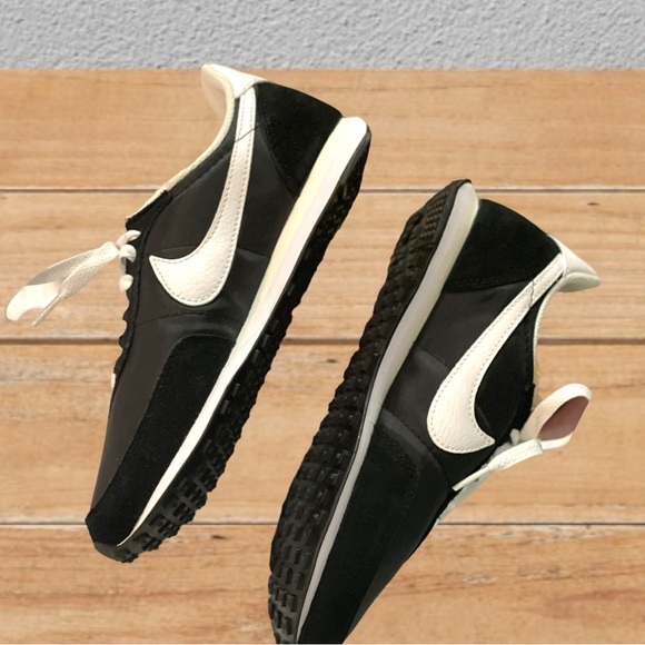 nike waffle trainer 2 black white
